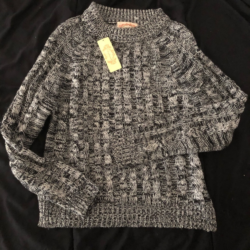 NWT Black and White Knit Sweater Size Medium